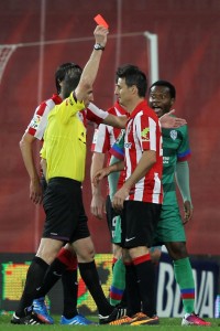 Arbitroak amua jan zuen