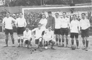 Athleticen hamaikaoa. Belauste ezkerraldan dagoena da.