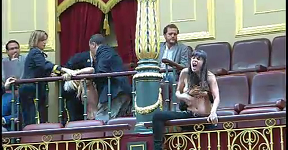 Femen-protesta-Congreso_Diputados-aborto-detenidas_MDSVID20131009_0238_4[1]